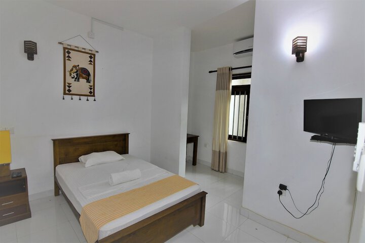 Room 7 of 38