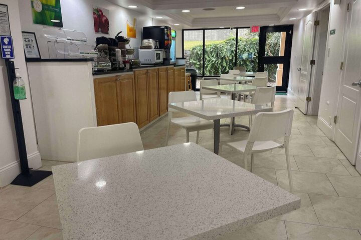 Breakfast area