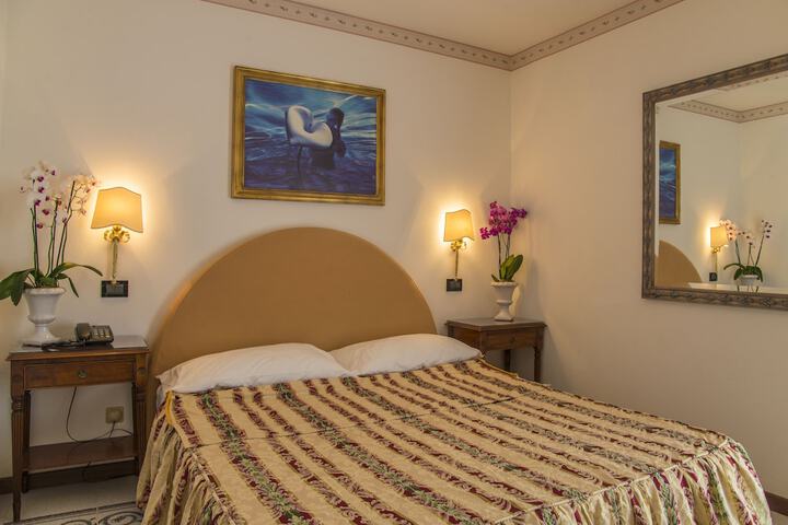 Room 20 of 102
