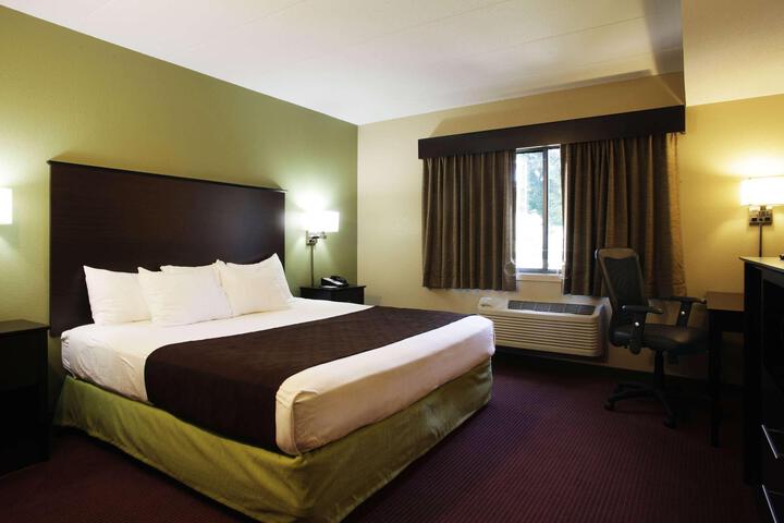 2 Queen Beds (5 of 5)