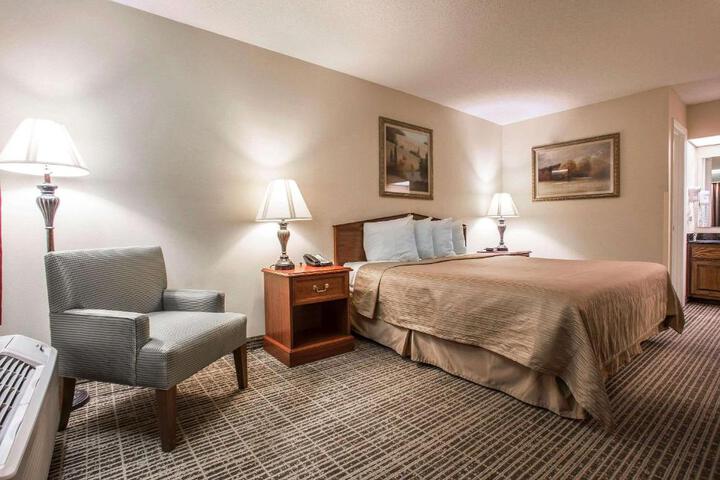 1 King Bed (2 of 6)