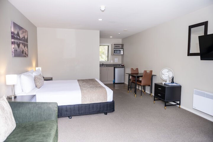 Room 3 of 44