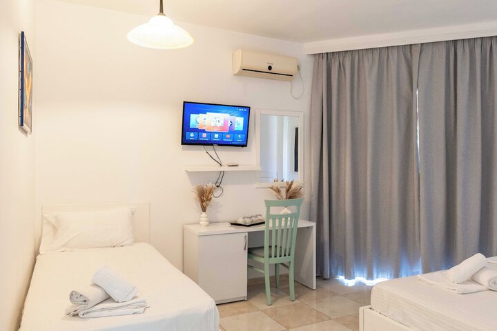 Room 90 of 297