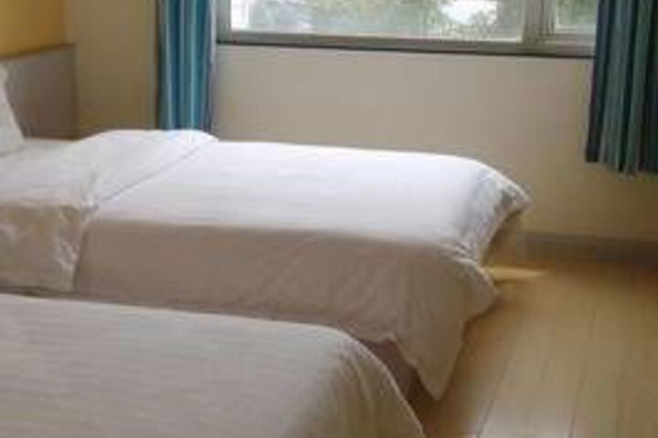 Room 6 of 38