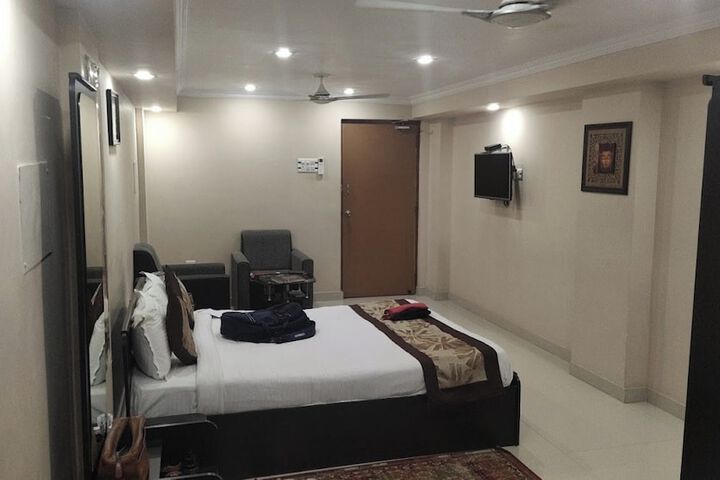 Room 10 of 23