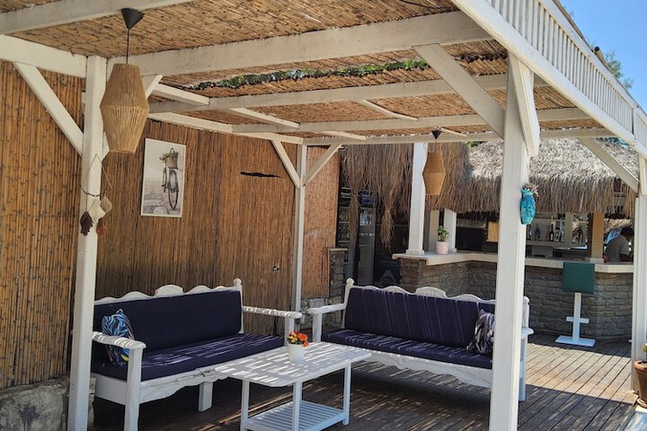 Lounge 98 of 131