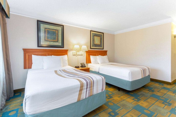 2 Double Beds Deluxe Room Courtyard View (3 of 10)