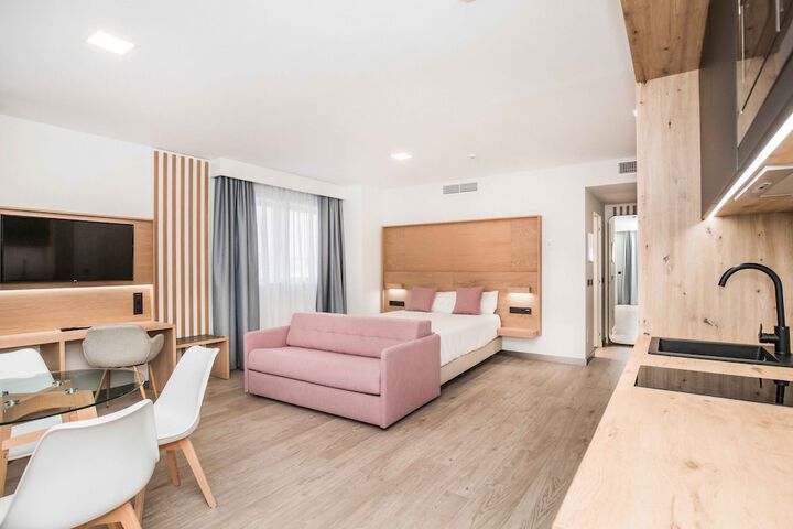 Room 14 of 30