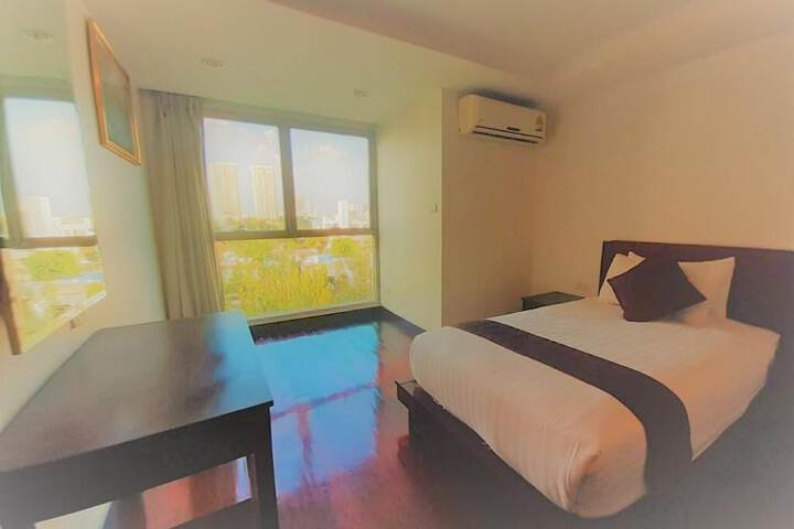 Room 26 of 48