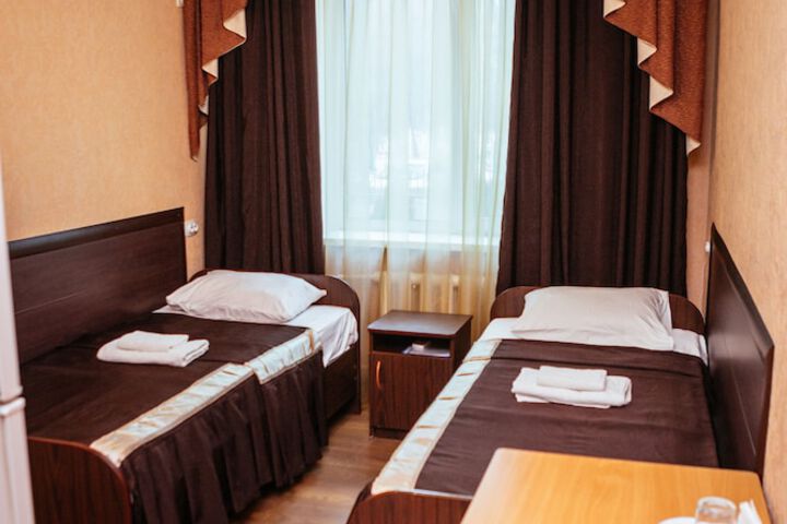Room 8 of 40