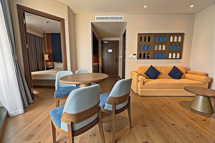 Room 3 of 97