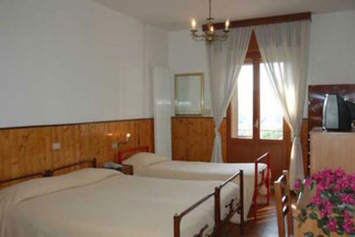Room 13 of 24