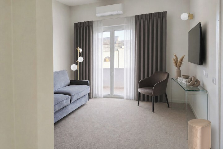 Room 18 of 77
