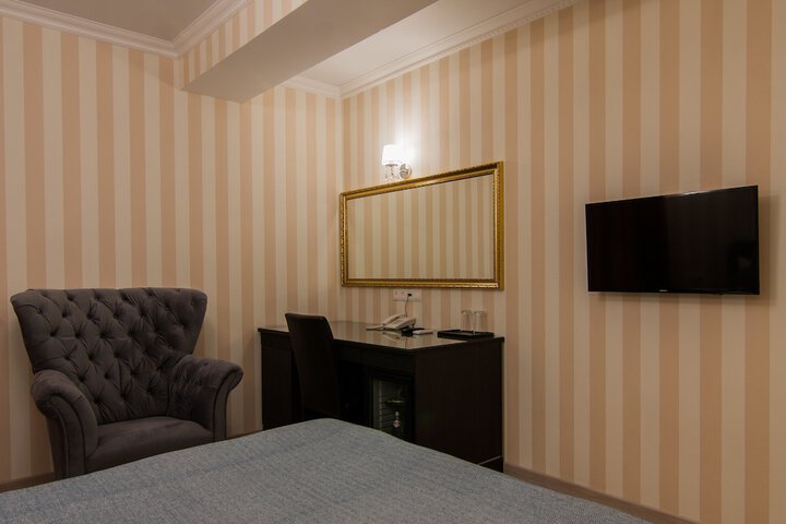 Room 42 of 151