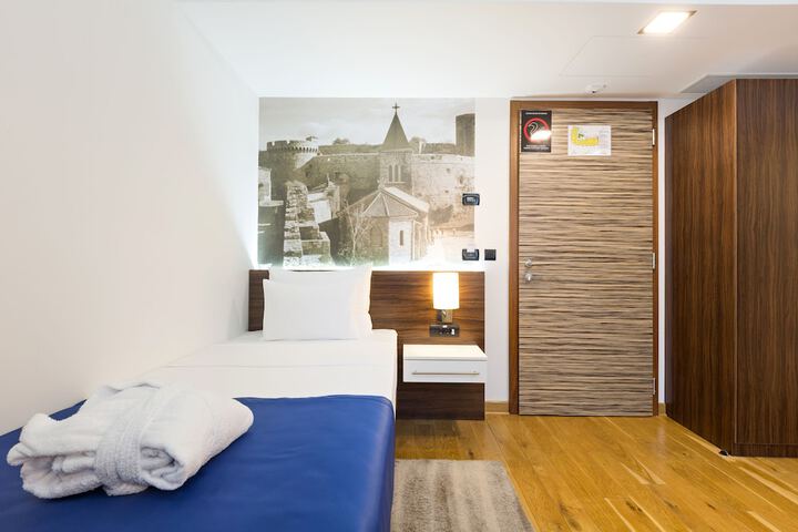 Room 2 of 36