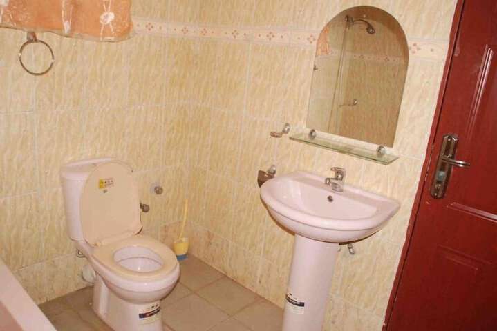 Room 6 of 8