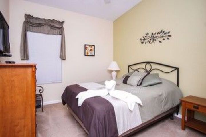 Room 9 of 27