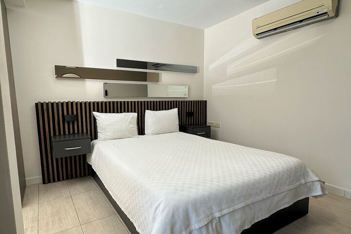 Room 2 of 47