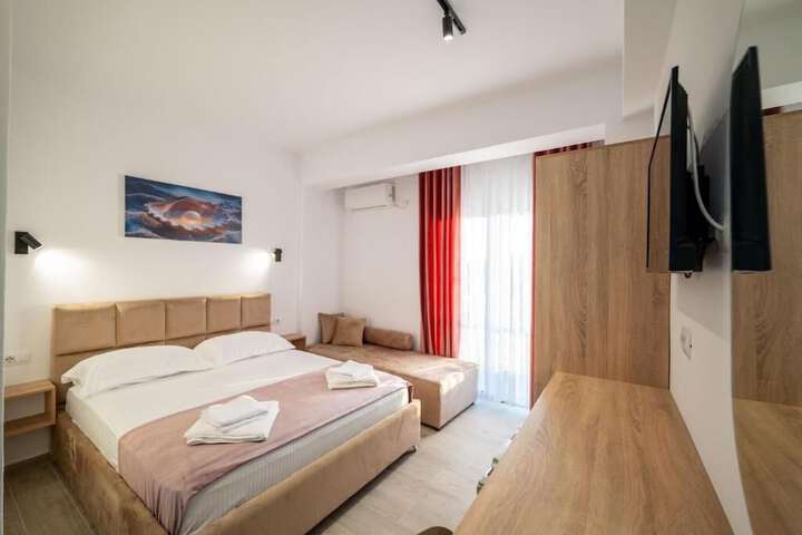 Room 43 of 163