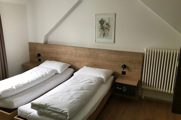 Room 12 of 67