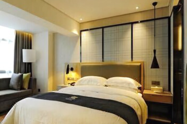 Room 12 of 18