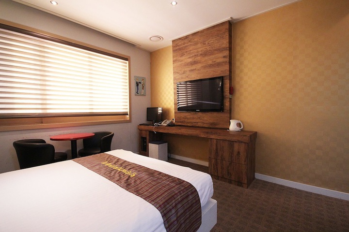 Room 13 of 52