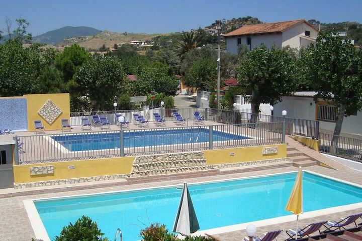 Pool 5 of 25