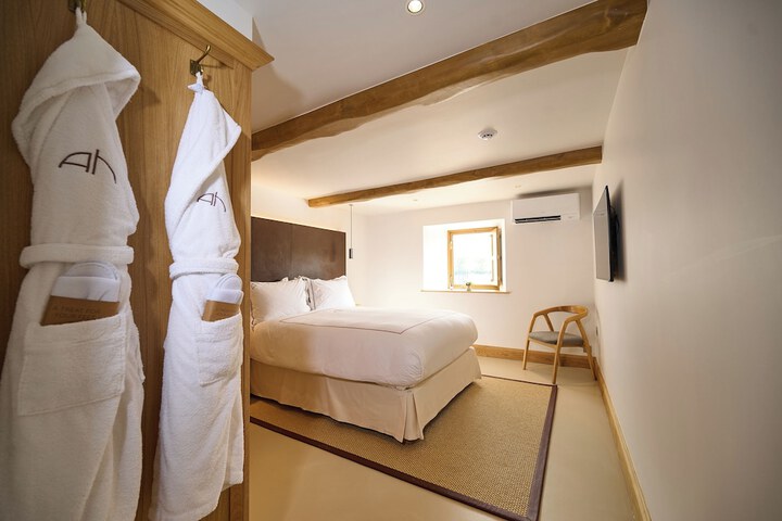 Room 5 of 44