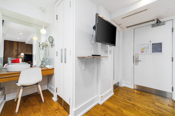 Room 40 of 76