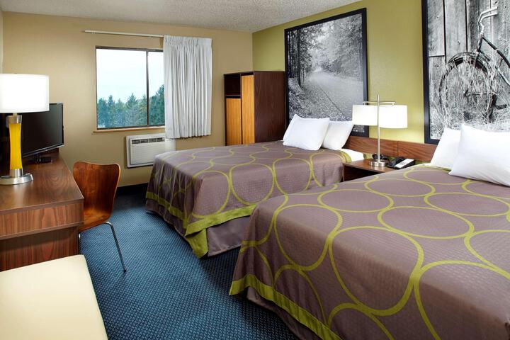 1 Queen Bed (4 of 7)