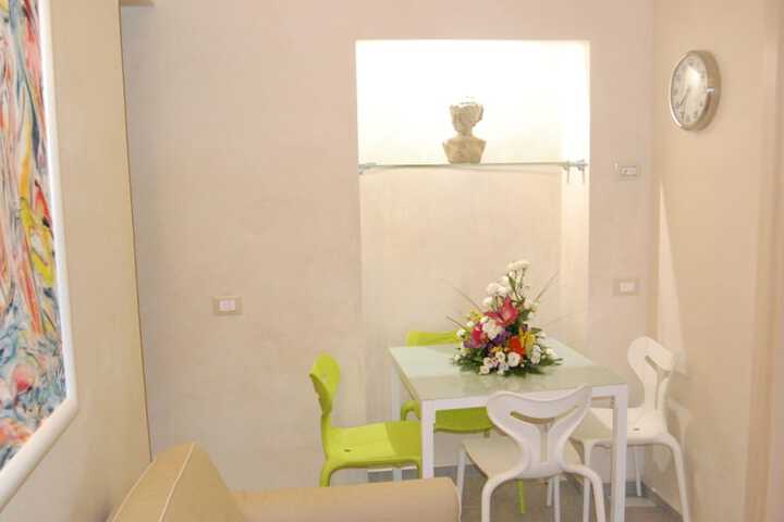 Room 10 of 32