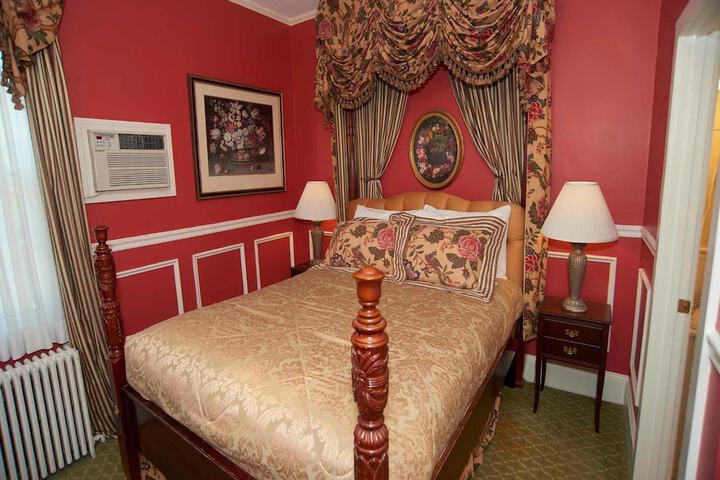 Room 28 of 51