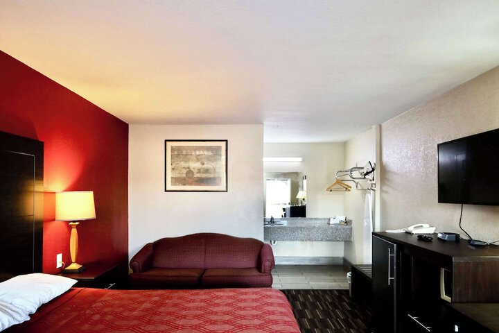 1 King Bed (2 of 5)