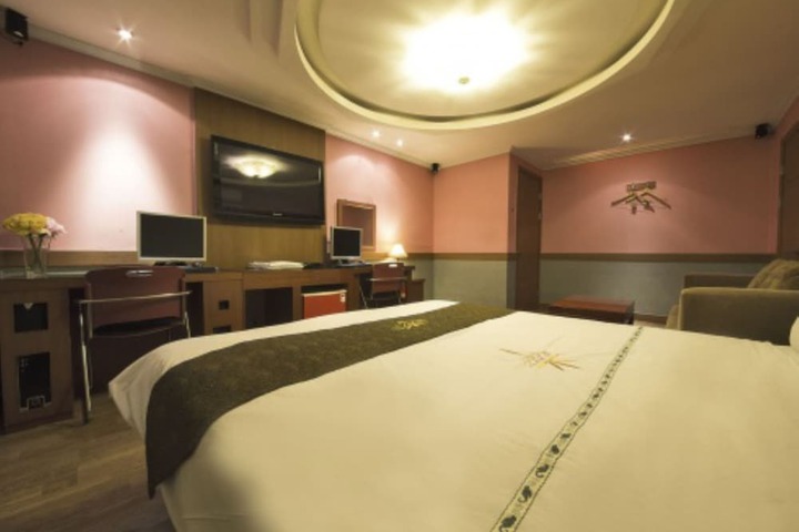 Room 4 of 30