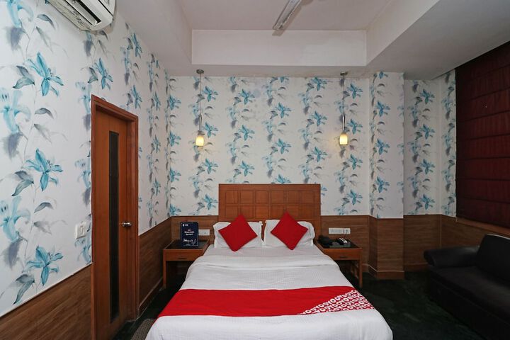 Room 9 of 10