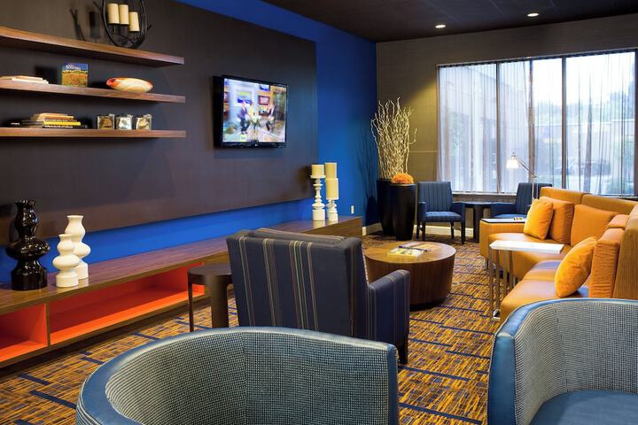 Lobby lounge