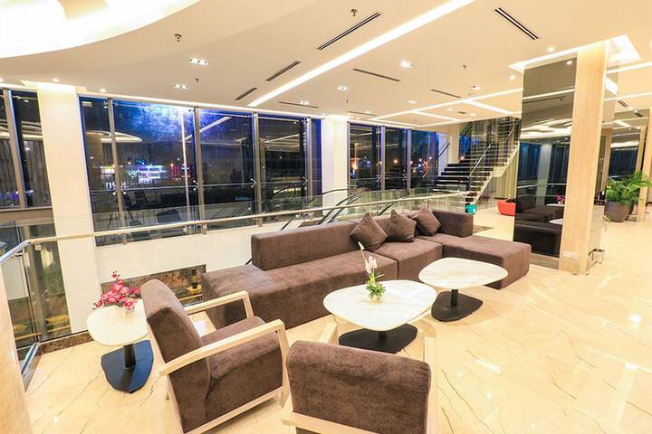 Entrance & Lobby