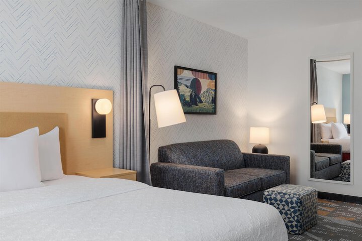 Room 9 of 42