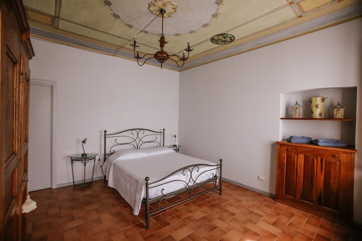 Room 9 of 40