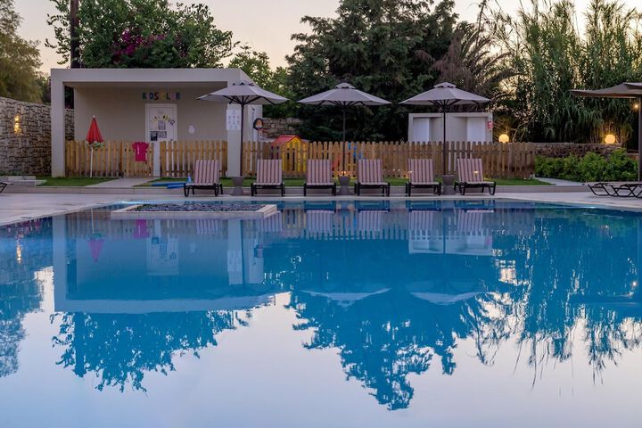 Pool 64 of 123