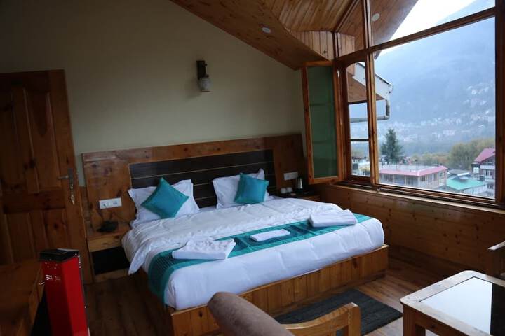 Room 12 of 25