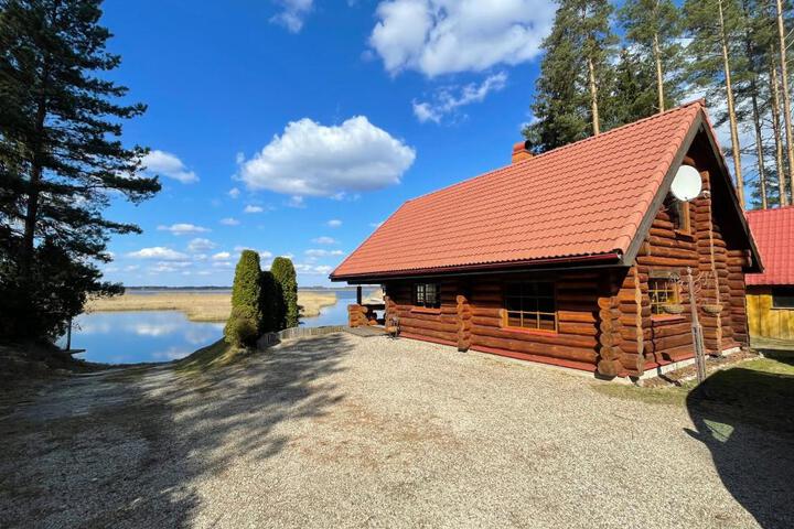 Exterior of Oksa Puhkemaja