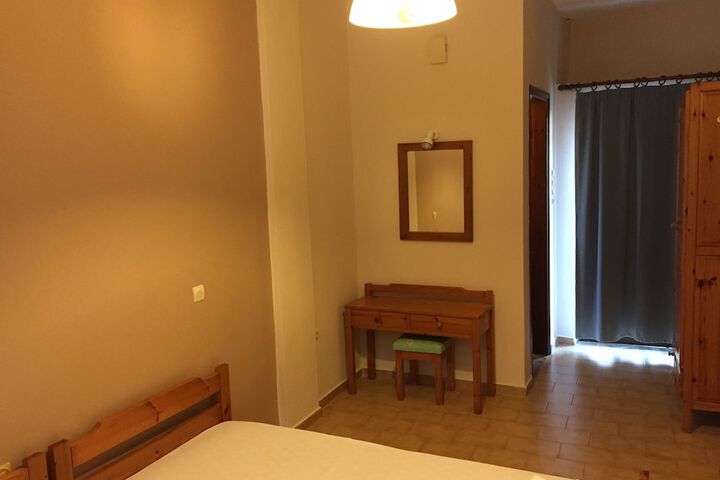 Room 13 of 27