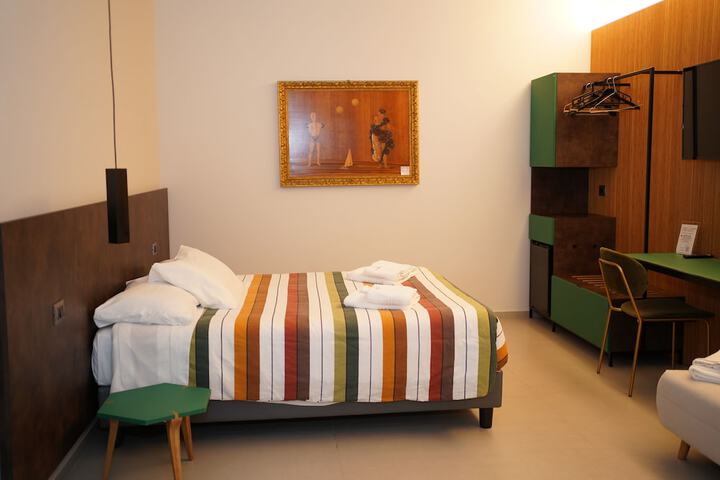 Room 10 of 68