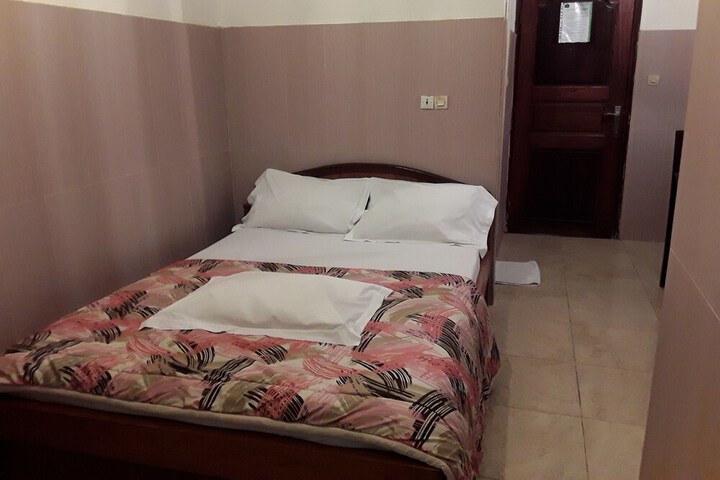 Room 9 of 20