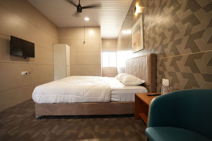Room 9 of 17