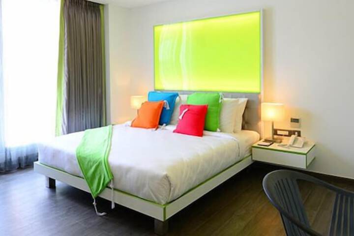 Room 14 of 33