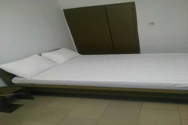 Room 3 of 34