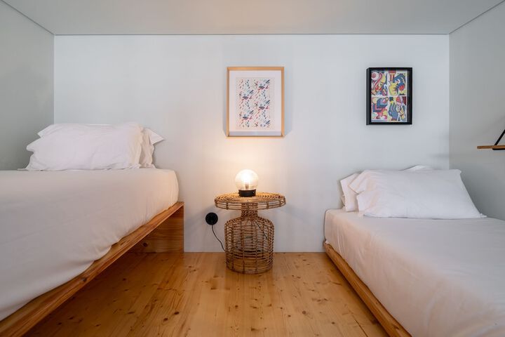 Room 33 of 74