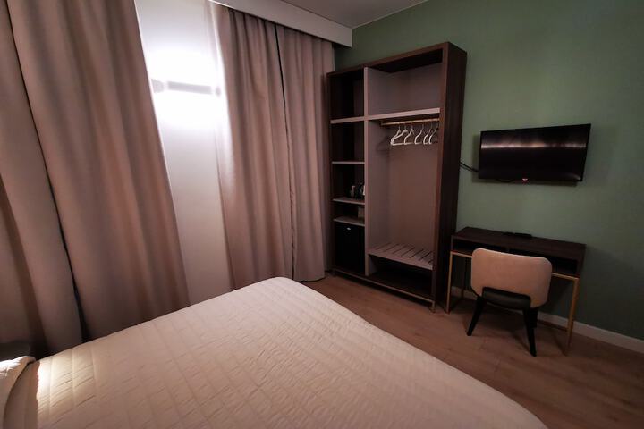 Room 13 of 30